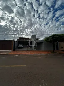 Casa com 4 Quartos à venda, 260m² no Jardim Mansur, Campo Grande