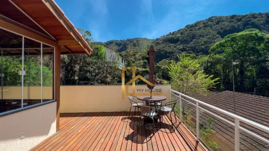 Casa de Condomínio com 3 Quartos à venda, 220m² no Cascata dos Amores, Teresópolis