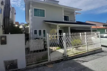 Casa com 4 Quartos para venda ou aluguel, 237m² no Pagani, Palhoça