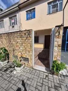 Casa com 2 Quartos para alugar, 80m² no Aterrado, Volta Redonda