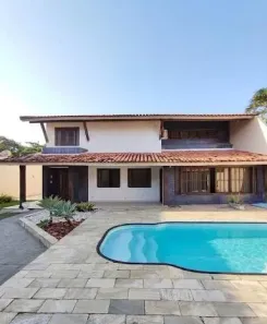Casa de Condomínio com 5 Quartos para alugar, 330m² no Buraquinho, Lauro de Freitas