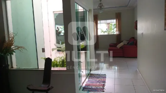 Casa com 3 Quartos à venda, 182m² no Presidente Roosevelt, Uberlândia