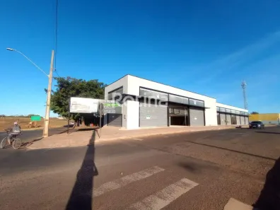 Ponto Comercial para alugar, 495m² no Santa Mônica, Uberlândia
