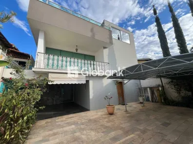 Casa com 8 Quartos à venda, 385m² no São José, Montes Claros
