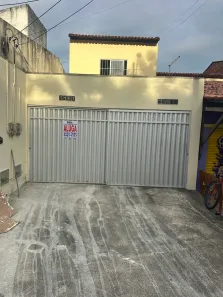 Casa com 2 Quartos para alugar, 80m² no Lagoa Redonda, Fortaleza