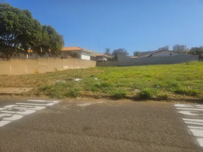 Lote/Terreno à venda, 740m² no Saraiva, Uberlândia