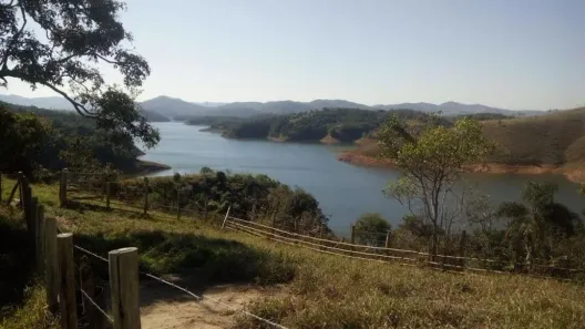 Fazenda/Sítio com 3 Quartos à venda, 100m² no Centro, Paraibuna