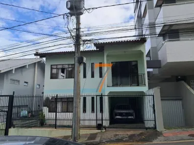 Casa com 6 Quartos para alugar, 200m² no Barreiros, São José