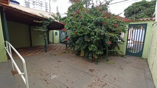 Ponto Comercial com 3 Quartos para alugar, 100m² no Nossa Senhora Aparecida, Uberlândia