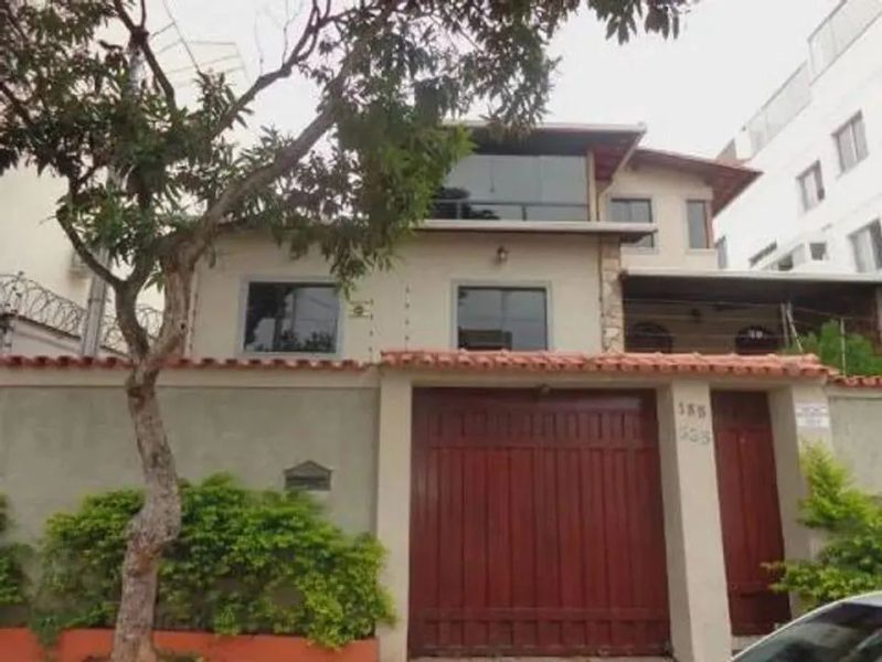 Casa com 4 quartos — Santa Mônica, Belo Horizonte