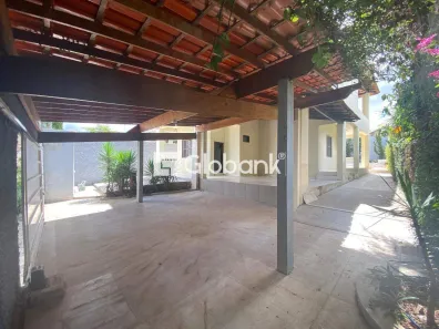 Casa com 4 Quartos para alugar, 300m² no Ibituruna, Montes Claros
