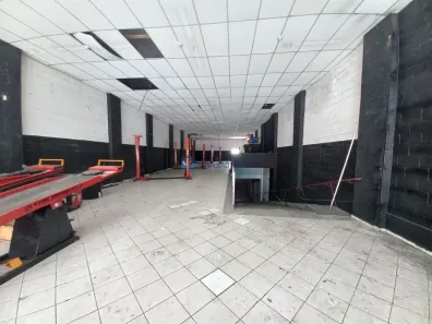 Prédio Comercial para alugar, 686m² no Taboão, Diadema