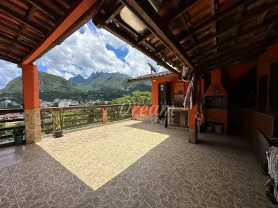 Casa com 4 Quartos à venda, 247m² no Santa Cecília, Teresópolis