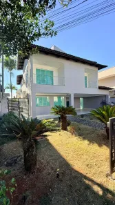 Casa de Condomínio com 4 Quartos para alugar, 270m² no Jardins Madri, Goiânia