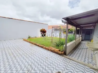 Casa com 3 Quartos à venda, 110m² no Santa Mônica, Uberlândia