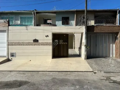 Casa com 4 Quartos à venda, 250m² no Parangaba, Fortaleza