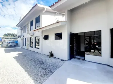 Casa com 1 Quarto para alugar, 90m² no Barreiros, São José