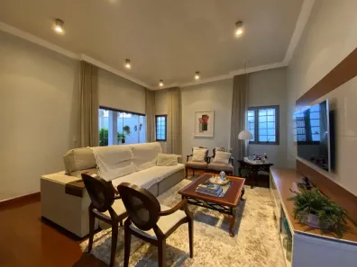 Sobrado com 3 Quartos à venda, 387m² no Vigilato Pereira, Uberlândia