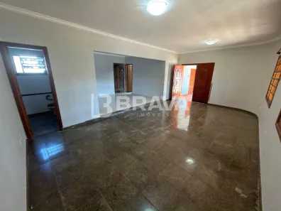 Casa com 3 Quartos para alugar, 187m² no Olinda, Uberaba