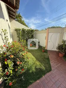 Sobrado com 4 Quartos à venda, 380m² no Morada da Colina, Uberlândia