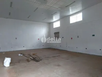 Ponto Comercial para alugar, 200m² no Marta Helena, Uberlândia