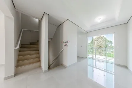 Sobrado com 3 Quartos à venda, 194m² no Tarumã, Curitiba