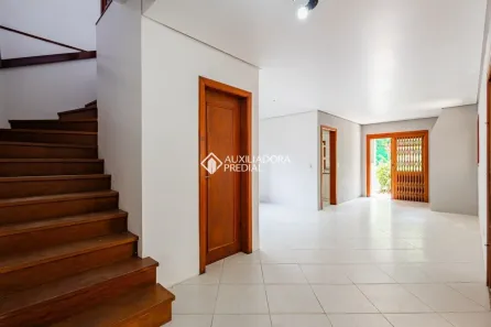 Sobrado com 3 Quartos para alugar, 250m² no Jardim Itu, Porto Alegre