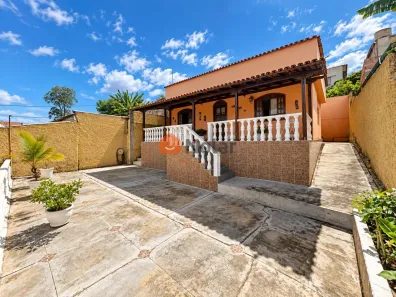 Casa com 4 Quartos à venda, 195m² no São Benedito, Santa Luzia