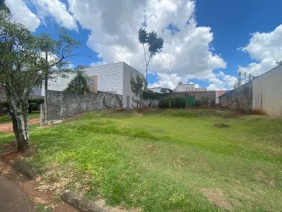 Lote/Terreno à venda, 525m² no Parque Residencial Alcântara, Londrina