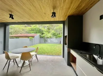 Casa com 3 Quartos à venda, 173m² no Morro das Pedras, Florianópolis