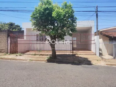 Casa com 3 Quartos para alugar, 80m² no Custódio Pereira, Uberlândia