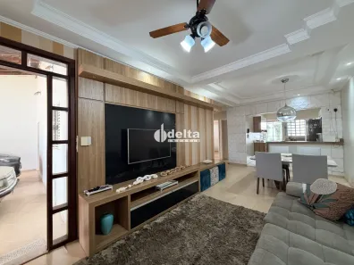 Casa com 3 Quartos à venda, 185m² no Presidente Roosevelt, Uberlândia
