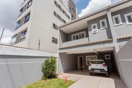 Sobrado com 3 Quartos à venda, 181m² no Novo Mundo, Curitiba