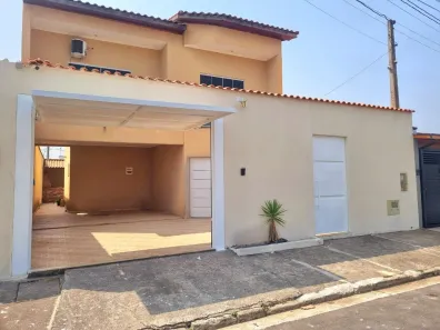 Sobrado com 3 Quartos à venda, 220m² no Residencial e Comercial Portal dos Eucaliptos, Pindamonhangaba