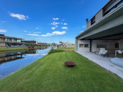Casa de Condomínio com 4 Quartos à venda, 330m² no XANGRI-LÁ, Xangri-lá