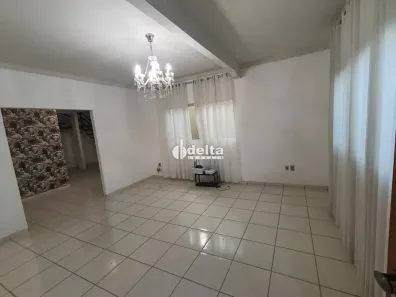 Casa com 4 Quartos para alugar, 280m² no Jaraguá, Uberlândia