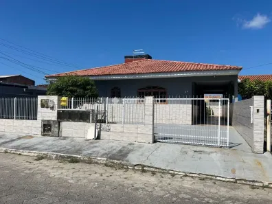 Casa com 9 Quartos para alugar, 350m² no Campeche, Florianópolis