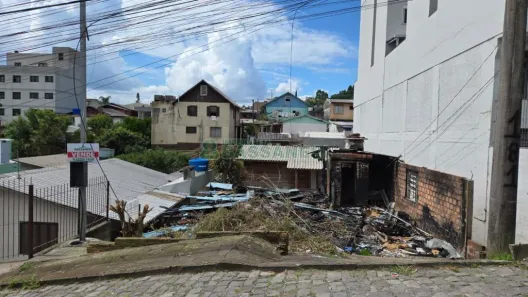 Lote/Terreno à venda, 165m² no Interlagos, Caxias do Sul