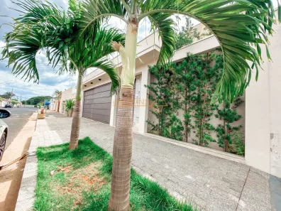 Casa com 3 Quartos à venda, 303m² no Goiás, Araguari