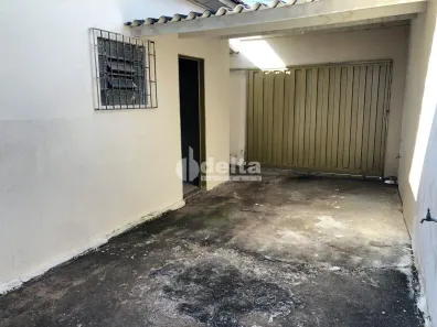 Casa com 2 Quartos à venda, 200m² no Nossa Senhora Aparecida, Uberlândia