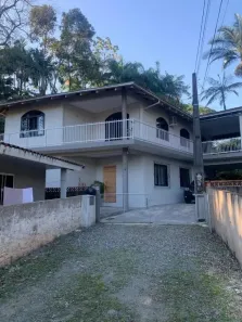 Sobrado com 6 Quartos à venda, 230m² no Petrópolis, Joinville