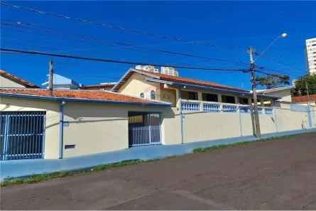 Casa com 3 Quartos à venda, 226m² no Jardim Bom Pastor, Botucatu