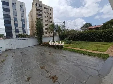 Ponto Comercial com 4 Quartos para alugar, 200m² no Saraiva, Uberlândia