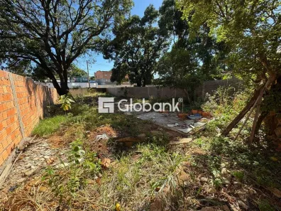 Lote/Terreno à venda, 400m² no Major Prates, Montes Claros
