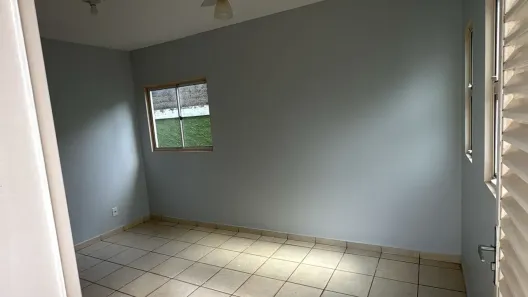 Casa de Condomínio com 2 Quartos para alugar, 70m² no Jardim Decolores, Trindade