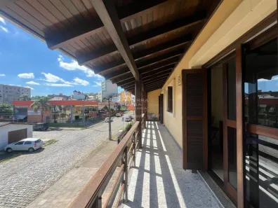 Casa com 6 Quartos à venda, 202m² no Floresta, Caxias do Sul