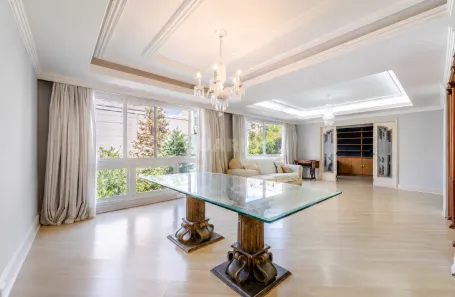 Apartamento com 3 Quartos para alugar, 244m² no Mont Serrat, Porto Alegre