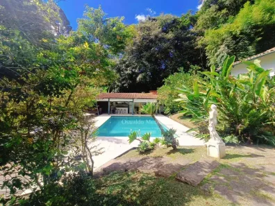 Casa com 4 Quartos à venda, 358m² no Quarteirão Brasileiro, Petrópolis