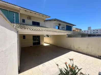 Sobrado com 3 Quartos à venda, 166m² no Santa Regina, Camboriú