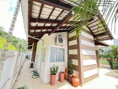 Casa com 3 Quartos à venda, 242m² no Centro, Gaspar